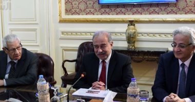 رئيس الوزراء: ندرس التوجه للدعم النقدى تدريجيا وضم الصناديق الخاصة للموازنة