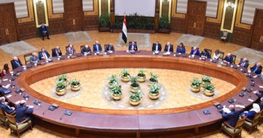 الرئيس السيسي يلتقى مجلس أمناء الجامعة الأمريكية