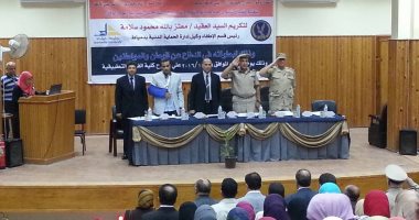 جامعة دمياط تكرم رئيس "الإطفاء" المصاب فى تفكيك عبوة ناسفة أمام نادى الشرطة