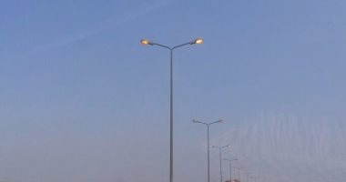 بالصور.. أعمدة الإنارة مضاءة نهارا فى طريق الفريق الشاذلى