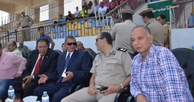 محافظ كفر الشيخ يشجع نادي كفر الشيخ من استاد بلدية المحلة 