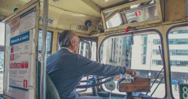 سنغافورة تبدأ اختبار حافلات نقل عام ذاتية القيادة