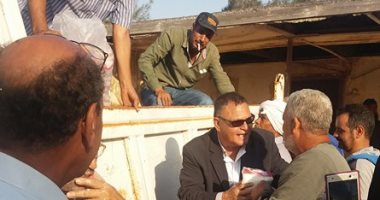 بالصور.. توزيع 5 أطنان سكر على أهالى وقرى القنطرة شرق بـ6 جنيهات للكيلو