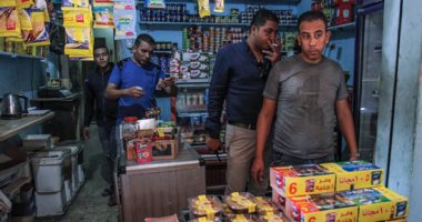 ضبط مصنع غير مرخص وسلع منتهية الصلاحية بحملة تموينية فى بنها