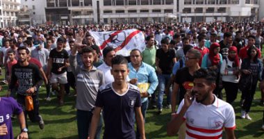بالصور.. جماهير الزمالك تتوافد على مبنى الإدارة للحصول على تذاكر