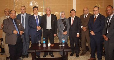 بالصور.. محافظ جنوب سيناء يبحث مشروعات جديدة مع رئيس شركة سنغافورة 