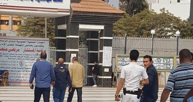 بالصور...القبض على ٣ أشخاص أثناء محاولة اقتحام الزمالك