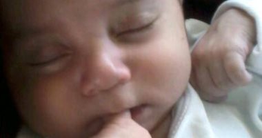 "محمد" عمره 5 أشهر يعانى من مرض نادر فى القلب ووالدته تستغيث لعلاجه