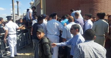 بالصور.. حالة إغماء بين الجماهير بالإسكندرية بسبب تذاكر الزمالك