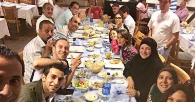 عبلة كامل تقيم وليمة لأسرة "سلسال الدم 4" بالإسكندرية