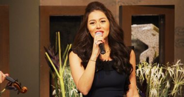 بالصور.. "لقاء الخميسى" تظهر كمطربة للمرة الأولى فى برنامج "معكم"