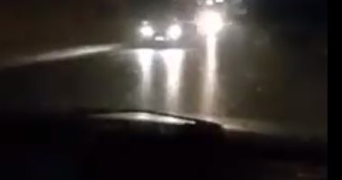 بالفيديو.. سيارات تسير عكس الاتجاه أثناء مرورها فى نزلة المقطم 
