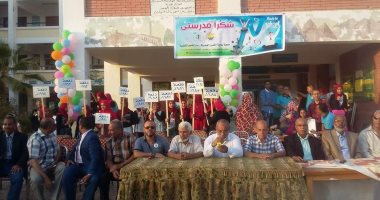 ببالفيديو والصور.. مدرسة بالبحر الاحمر تجمع خريجى  مواليد 83 حتى 94 للتعارف