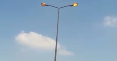 بالفيديو.. أعمدة الإنارة مضاءة نهارا فى طريق العبور