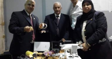 جمارك مطار القاهرة تحبط محاولة لتهريب ذهب وطائرة تجسس