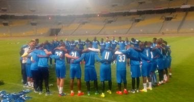 لاعبو صن دوانز يلتقطون "سيلفى" مع جماهير الزمالك 
