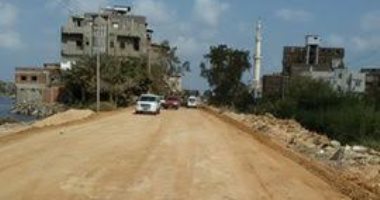 محافظ دمياط: وضع الطبقة الإسفلتية الأولى بطريق عزبة البرج خلال أسبوعين