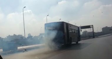 بالفيديو.. تصاعد أدخنة كثيفة من أتوبيس نقل عام بالمهندسين