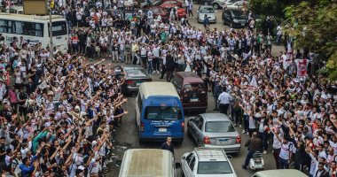 جماهير الزمالك ترفع شعار "الزحف ما زال مستمر" لبرج العرب