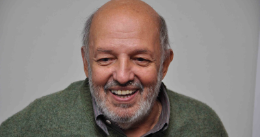 مواسم السينما العربية بباريس تهدى دورتها الثالثة للمخرج محمد خان