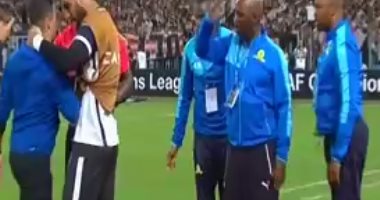 بالفيديو.. مشادة كلامية بين مؤمن سليمان ومدرب صن داونز