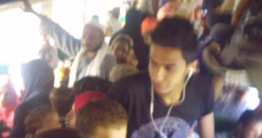 بالصور.. أهالى قرى بلبيس يطالبون بإعادة تشغيل قطار ٣٧٧