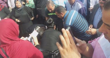 بالفيديو..مطالبات بالقصاص من قتلة الشهيد محمد الحسينى خلال جنازته