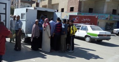 بالفيديو والصور.. طرح سلع مدعمة فى منافذ البيع بمحافظة الوادى الجديد