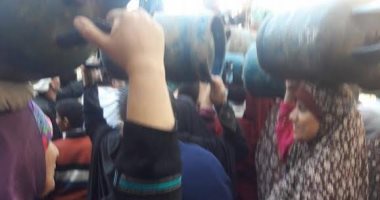 مركز المنزلة بالدقهلية يشرف على توزيع أسطوانات البوتوجاز بالسعر الرسمى