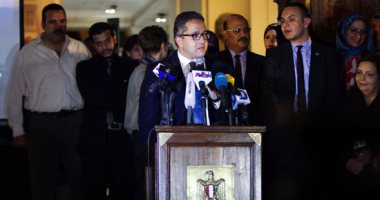 بالصور.. خالد العنانى يفتتح معرض المضبوطات الأثرية بالمتحف المصرى