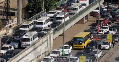 توقف حركة المرور بسبب اصطدام سيارة بالحاجز الخرسانى لكوبرى 6 أكتوبر