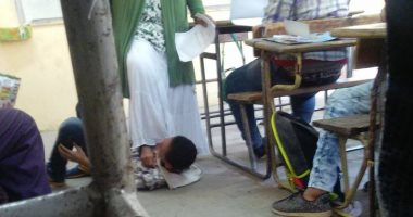 والدة الطالب "المداس عليه" من معلمته: عاوزة الوزير يتعامل مع الموقف كأنه ابنه