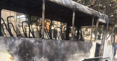 بالفيديو والصور.. نشوب حريق فى أتوبيس بجوار مدرسة بمصر الجديدة 