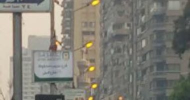 بالصور.. قارئ يرصد أعمدة إنارة مضاءة نهارا بكورنيش العجوزة
