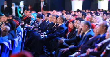 بالفيديو.. عطل فنى فى افتتاح مؤتمر الشباب.. والسيسي: "الكمبيوتر مزرجن ولا إيه"