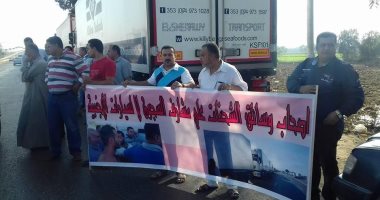 مظاهرة لسائقى النقل المبرد الدولى اعتراضا على ارتفاع أسعار التاشيرات
