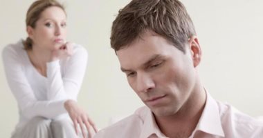 ما تتخدعيش 5 علامات على خيانة الرجل.. "أهمها زيادة الاهتمام"
