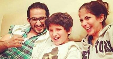 شاهد.. حلمي ومنى زكى مع ابن مطربة شهيرة