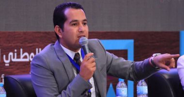 بالصور.. الدسوقى رشدى: الإعلام ينفق الملايين على الديكورات وينسى "المحتوى"