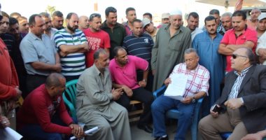 بالصور.. إنهاء اعتصام سائقى النقل بعد وعود بحل مشكلاتهم