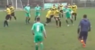 بالفيديو.. حرب شوارع بالدوري الرومانى تسفر عن 5 بطاقات حمراء