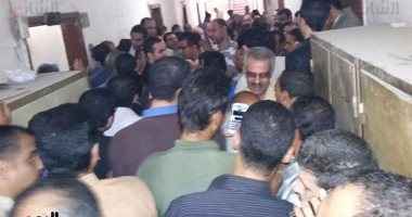 بالصور.. تجمهر عدد من المحامين بمحكمة طوخ اعتراضا على حبس زميلهم