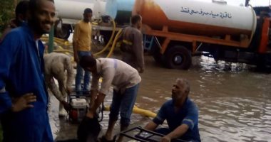 القوات المسلحة تدفع بسيارات لشفط مياه الأمطار من شوارع الغردقة