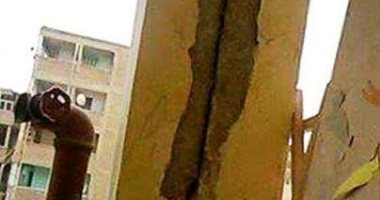 بالصور .. التشققات تحاصر مدرسة النهضة الابتدائية ببركة السبع