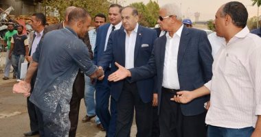 بالفيديو.. محافظ سوهاج يتفقد منطقة الهناجر ويجتمع بالمستثمرين وأصحاب الورش الحرفية
