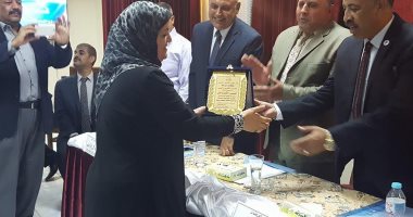 مجلس أمناء محافظة دمياط يساهم فى شحن كروت كهرباء المدارس