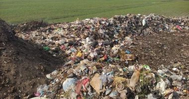بالصور.. حملة نظافة مكبرة بقرية طوخ طنبشا فى المنوفية