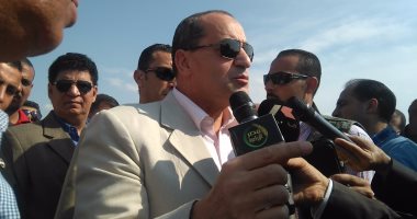 وزير الزراعة لمدير معمل الثروة السمكية: لما يكون فيه زيارة وقف حد يستقبلنا