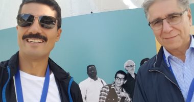 خالد النبوى ينشر صورة سيلفى مع جابى خورى وفى الخلفية "يوسف شاهين"