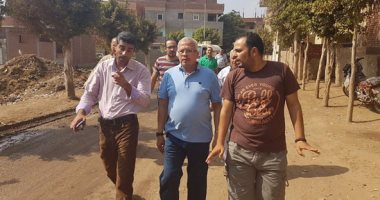 بالصور.. رئيس "مياه الشرب بالمنوفية" يتابع إصلاح مواسير قرية صراوة